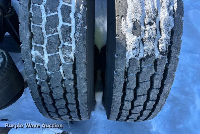 image for item YA1780 2019 Freightliner Cascadia 125 semi truck