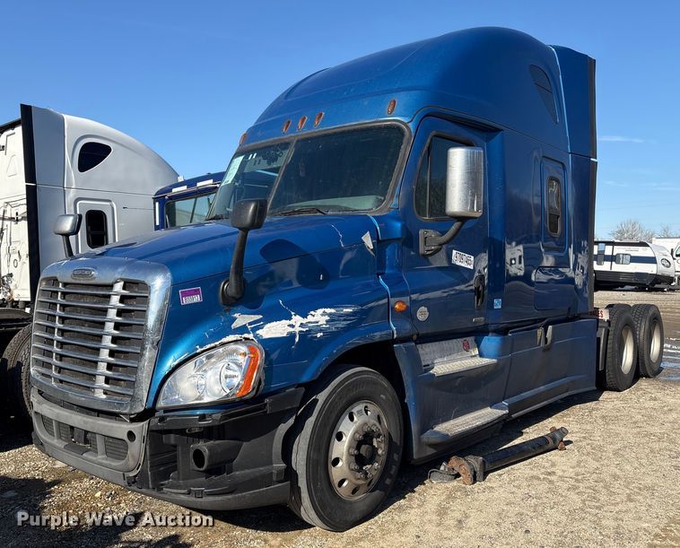 image for item YA1782 2017 Freightliner Cascadia semi truck
