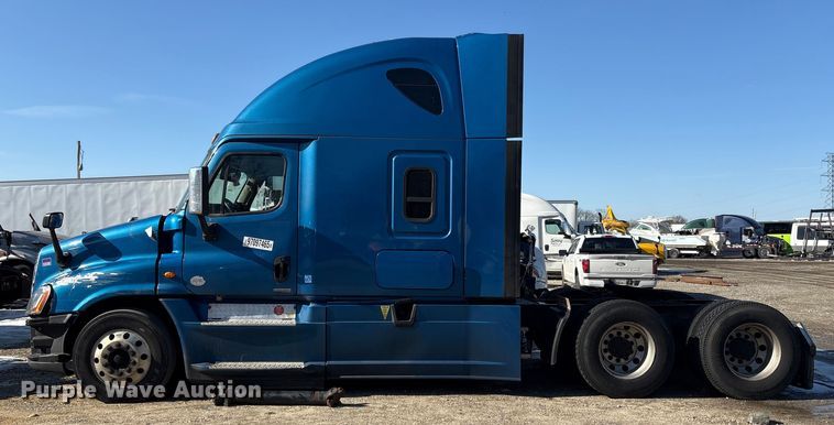 image for item YA1782 2017 Freightliner Cascadia semi truck