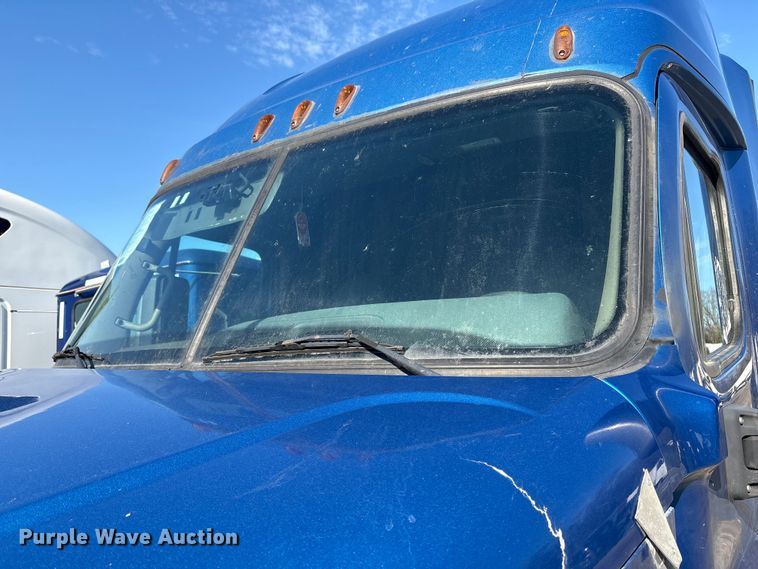 image for item YA1782 2017 Freightliner Cascadia semi truck