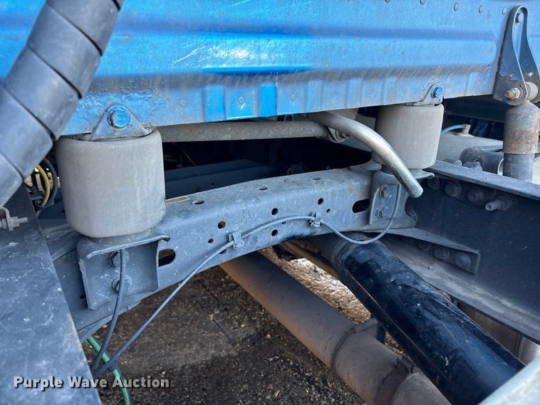 image for item YA1782 2017 Freightliner Cascadia semi truck