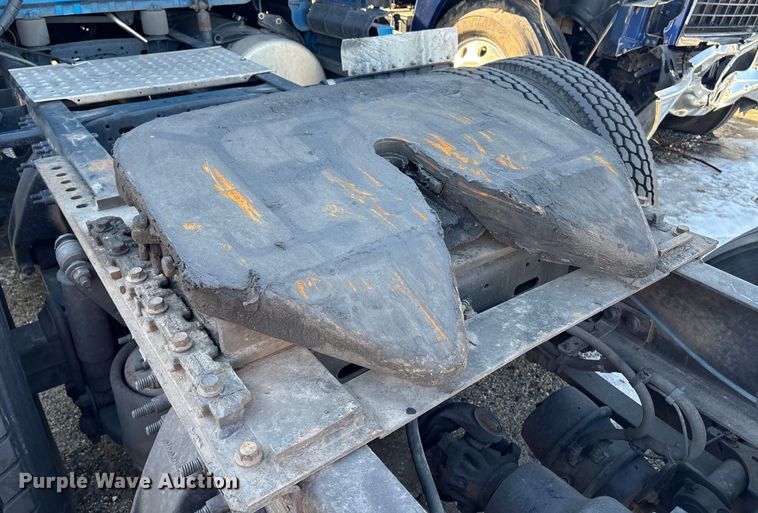 image for item YA1782 2017 Freightliner Cascadia semi truck