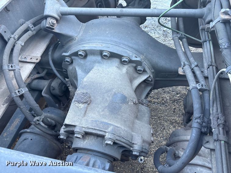 image for item YA1782 2017 Freightliner Cascadia semi truck