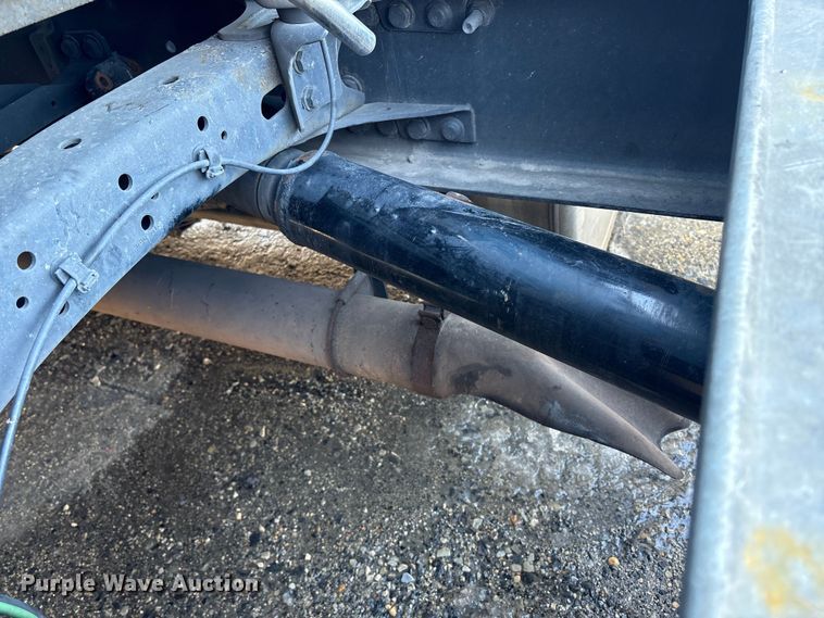 image for item YA1782 2017 Freightliner Cascadia semi truck