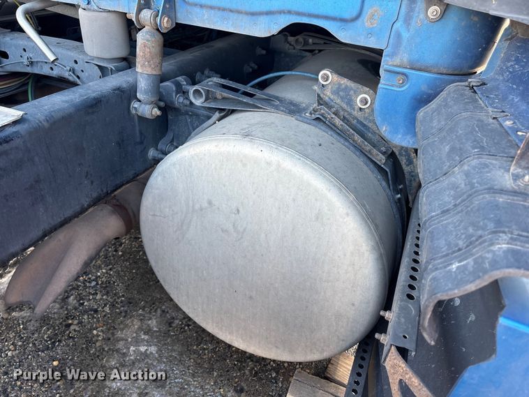 image for item YA1782 2017 Freightliner Cascadia semi truck