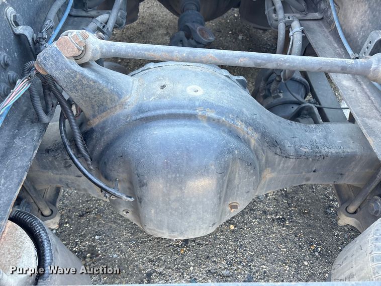 image for item YA1782 2017 Freightliner Cascadia semi truck