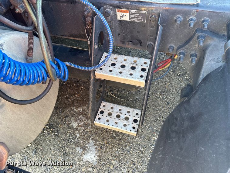 image for item YA1782 2017 Freightliner Cascadia semi truck