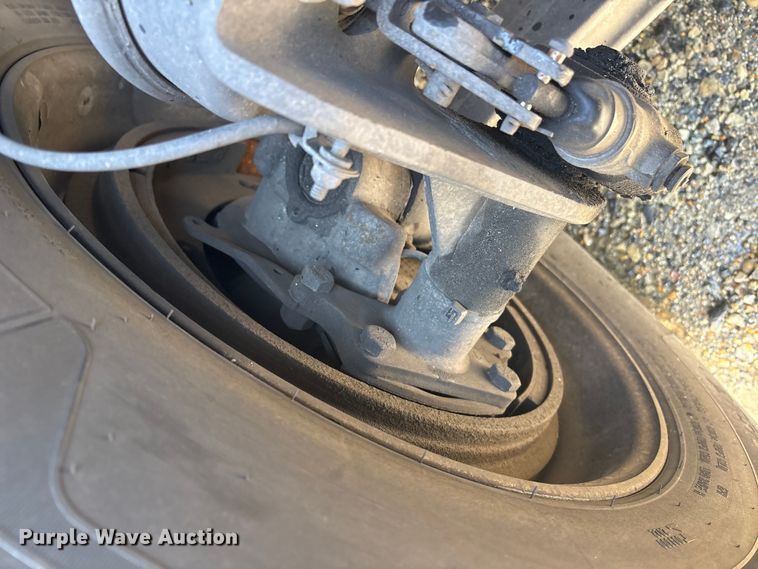 image for item YA1782 2017 Freightliner Cascadia semi truck