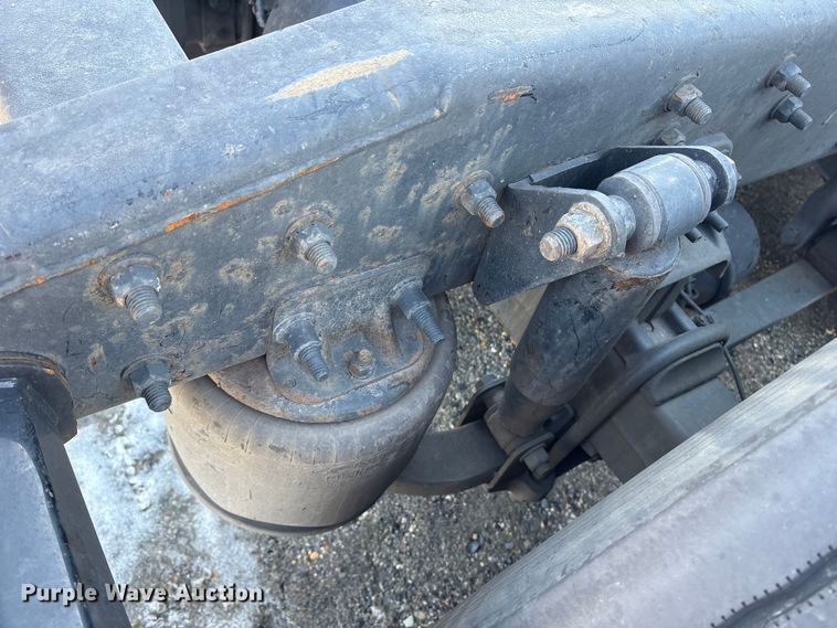 image for item YA1782 2017 Freightliner Cascadia semi truck