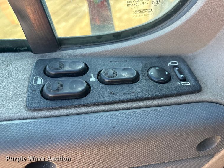 image for item YA1782 2017 Freightliner Cascadia semi truck