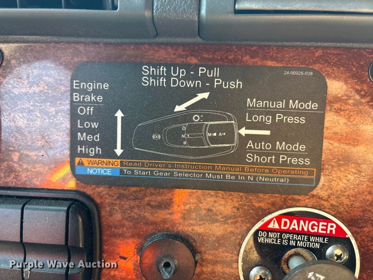 image for item YA1782 2017 Freightliner Cascadia semi truck