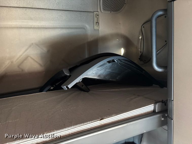 image for item YA1782 2017 Freightliner Cascadia semi truck