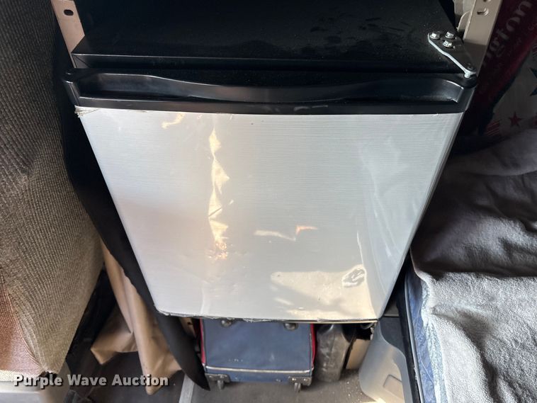 image for item YA1782 2017 Freightliner Cascadia semi truck