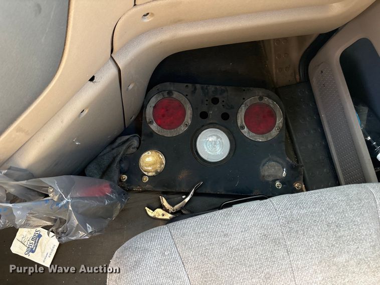 image for item YA1782 2017 Freightliner Cascadia semi truck