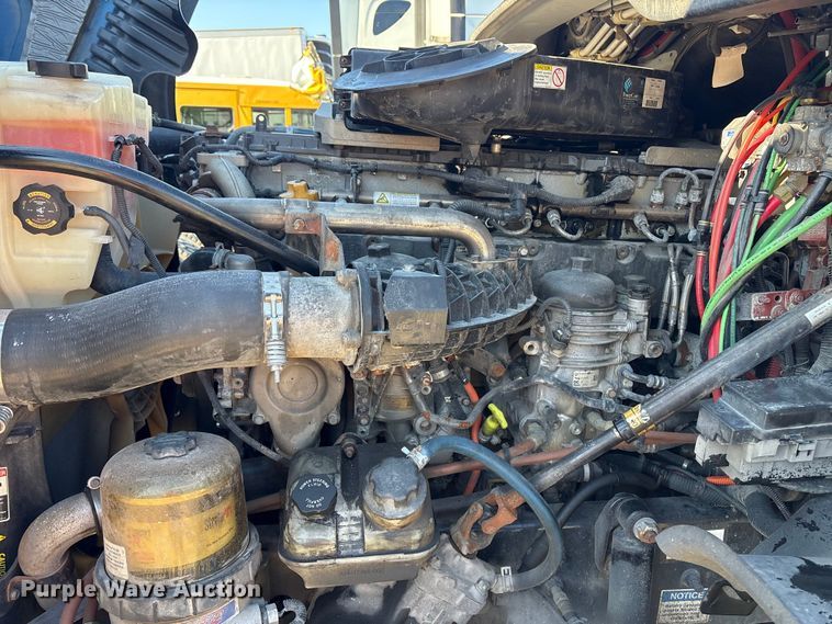 image for item YA1782 2017 Freightliner Cascadia semi truck