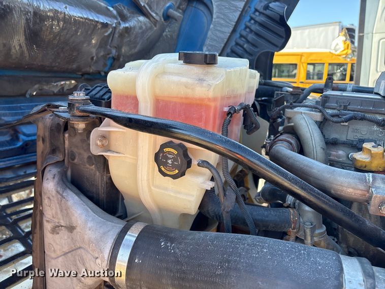 image for item YA1782 2017 Freightliner Cascadia semi truck