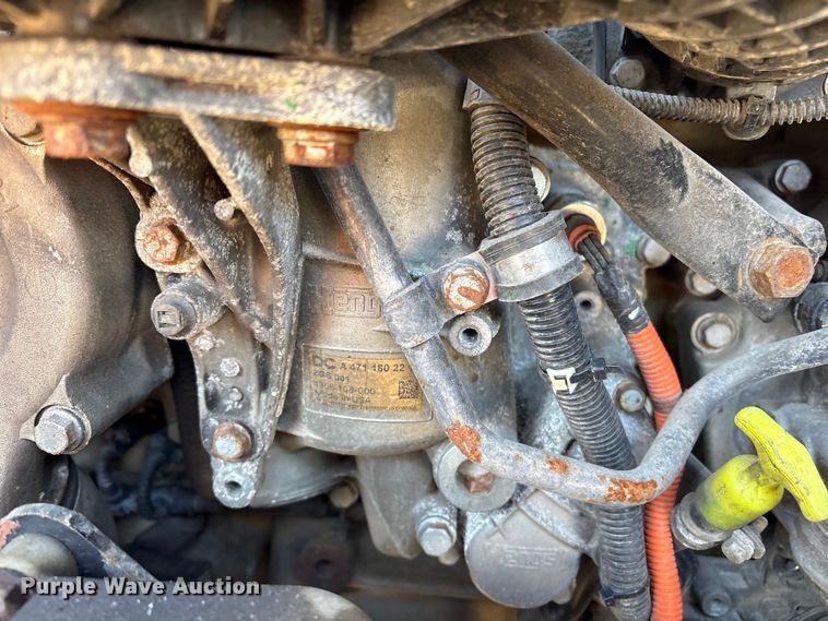 image for item YA1782 2017 Freightliner Cascadia semi truck