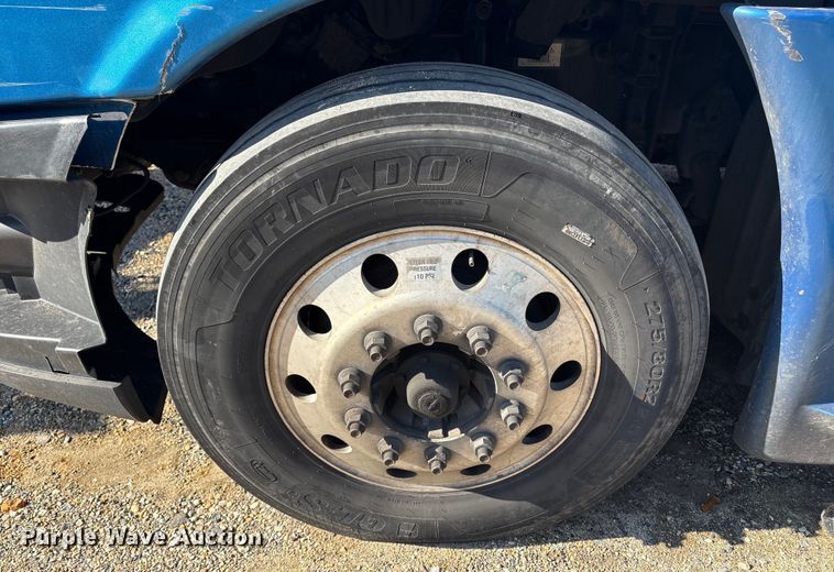 image for item YA1782 2017 Freightliner Cascadia semi truck