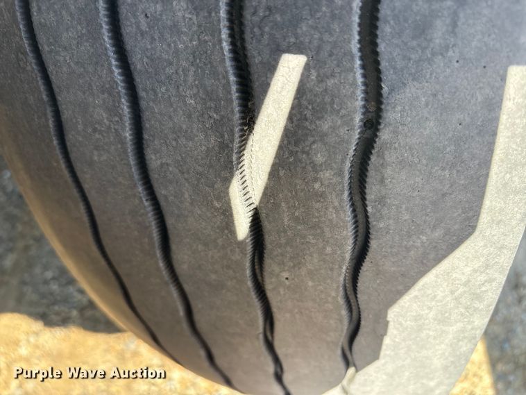 image for item YA1782 2017 Freightliner Cascadia semi truck