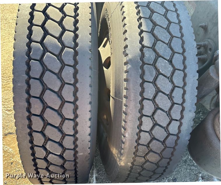 image for item YA1782 2017 Freightliner Cascadia semi truck