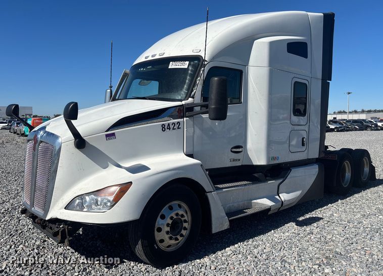image for item YA1785 2023 Kenworth T680 semi truck