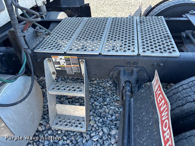 image for item YA1785 2023 Kenworth T680 semi truck