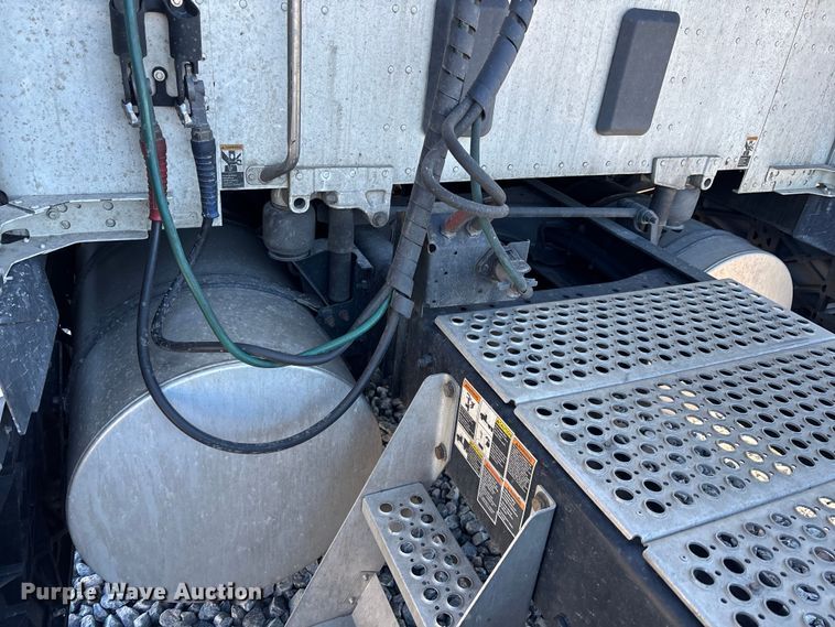 image for item YA1785 2023 Kenworth T680 semi truck