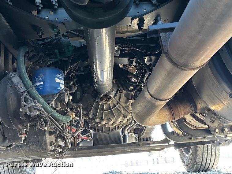 image for item YA1785 2023 Kenworth T680 semi truck