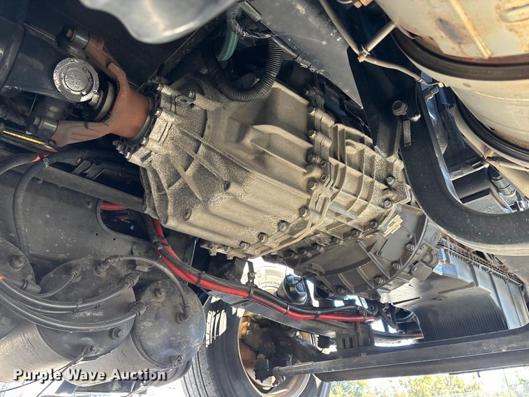 image for item YA1785 2023 Kenworth T680 semi truck