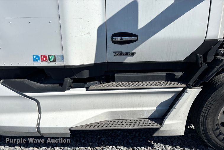 image for item YA1785 2023 Kenworth T680 semi truck