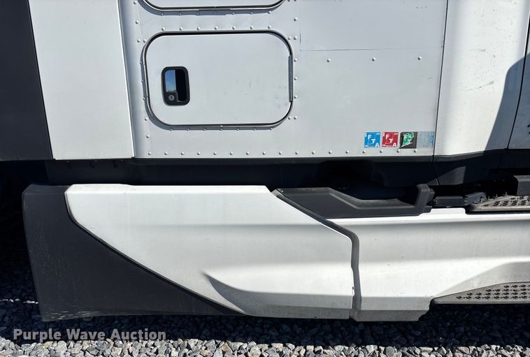 image for item YA1785 2023 Kenworth T680 semi truck