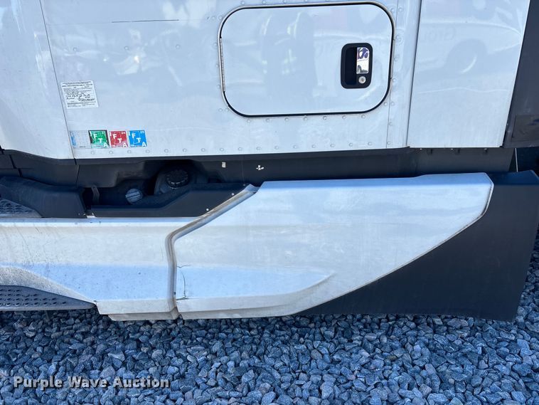 image for item YA1785 2023 Kenworth T680 semi truck