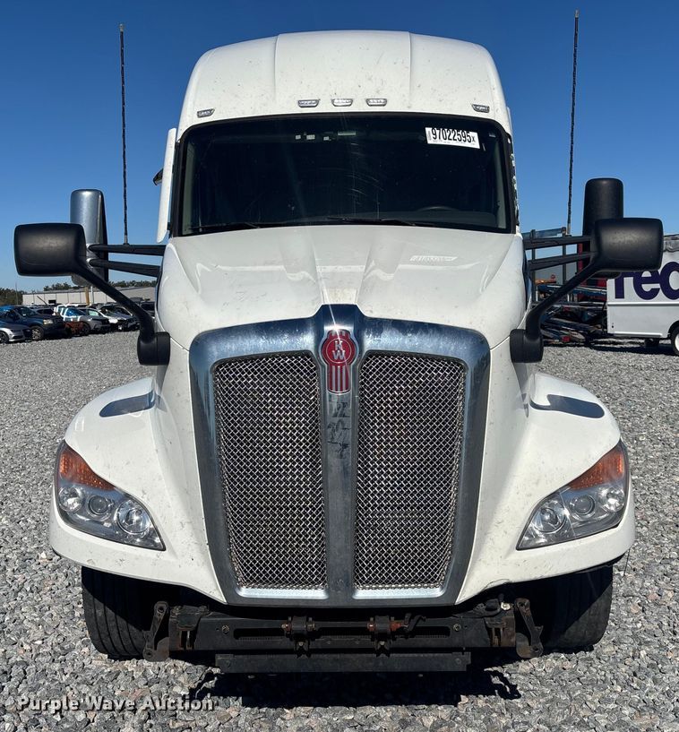 image for item YA1785 2023 Kenworth T680 semi truck