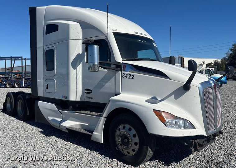 image for item YA1785 2023 Kenworth T680 semi truck