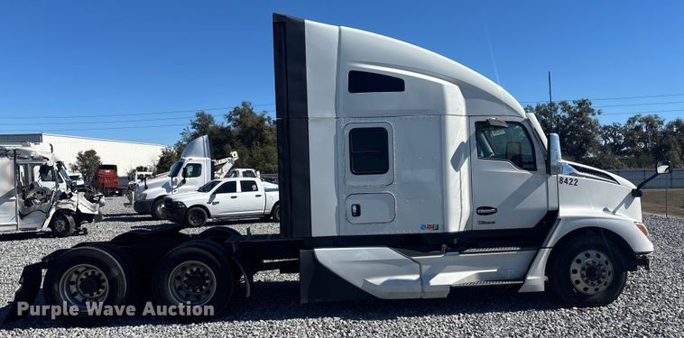 image for item YA1785 2023 Kenworth T680 semi truck