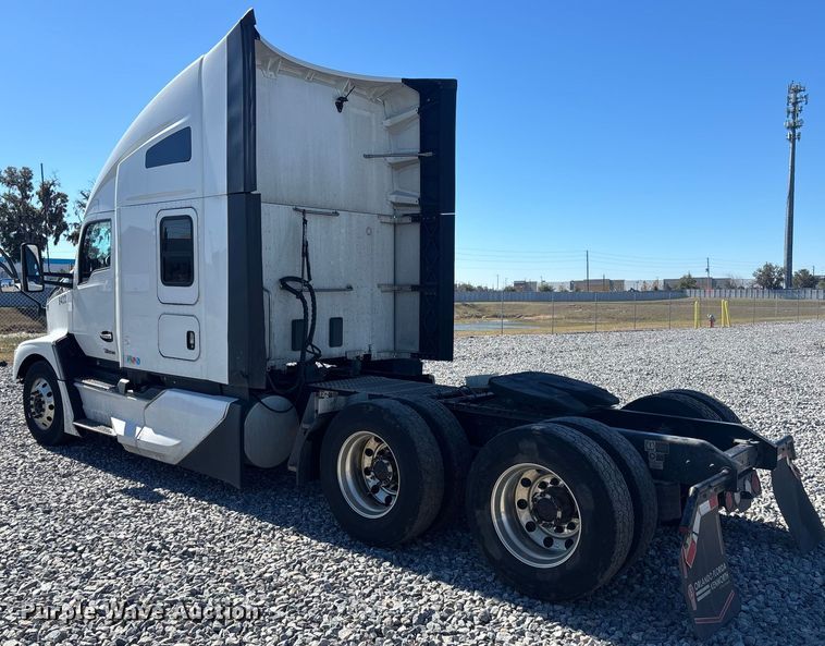 image for item YA1785 2023 Kenworth T680 semi truck