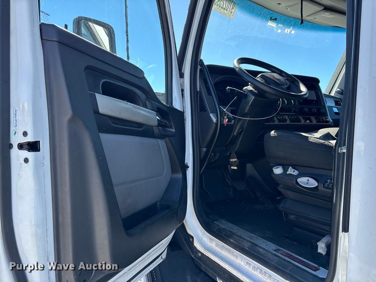 image for item YA1785 2023 Kenworth T680 semi truck