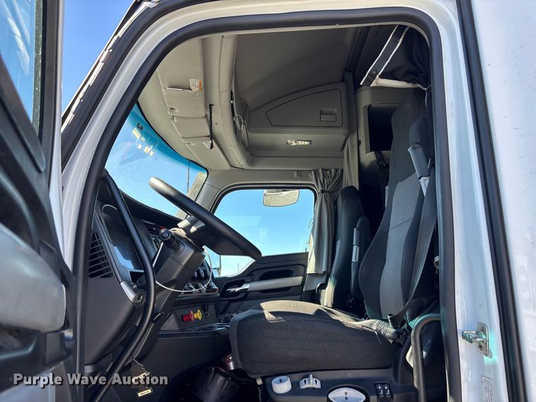 image for item YA1785 2023 Kenworth T680 semi truck