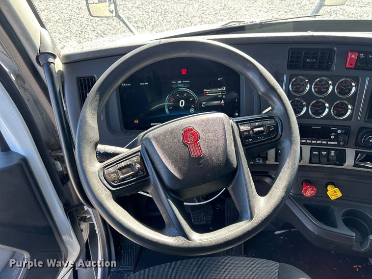 image for item YA1785 2023 Kenworth T680 semi truck
