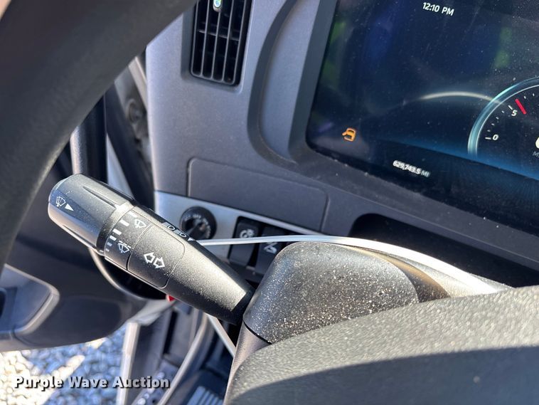 image for item YA1785 2023 Kenworth T680 semi truck