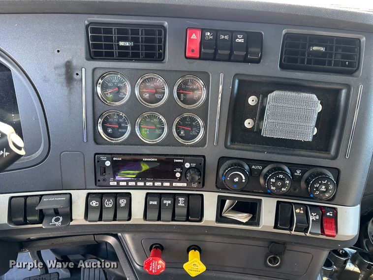 image for item YA1785 2023 Kenworth T680 semi truck