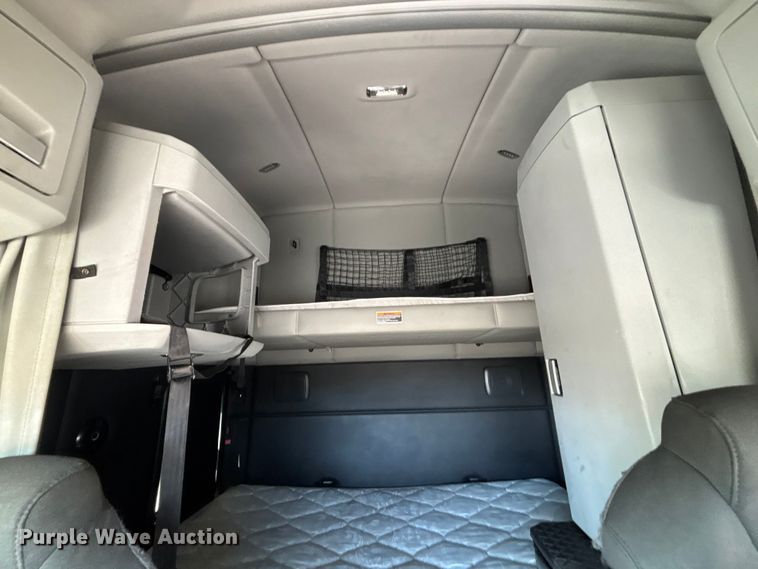 image for item YA1785 2023 Kenworth T680 semi truck