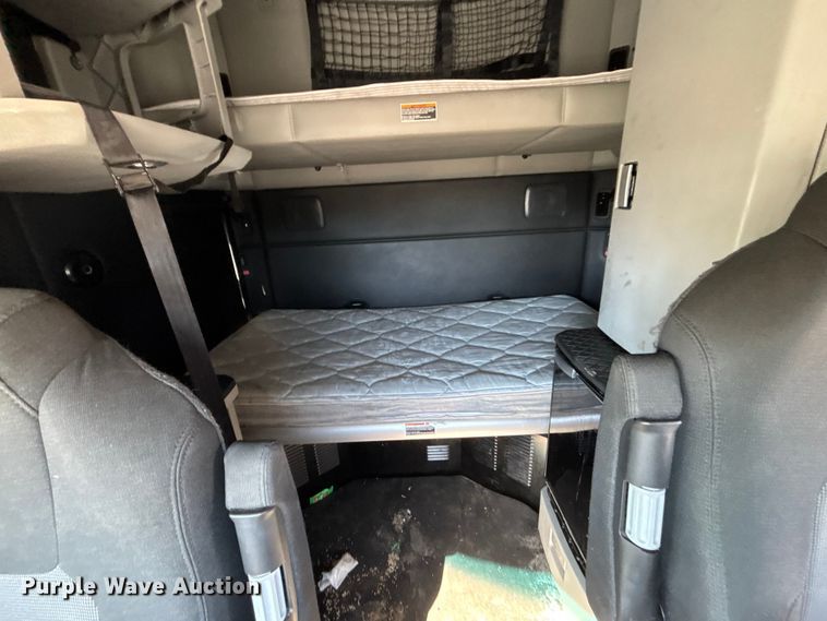 image for item YA1785 2023 Kenworth T680 semi truck