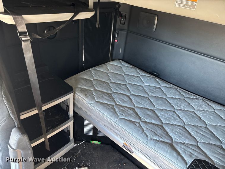 image for item YA1785 2023 Kenworth T680 semi truck