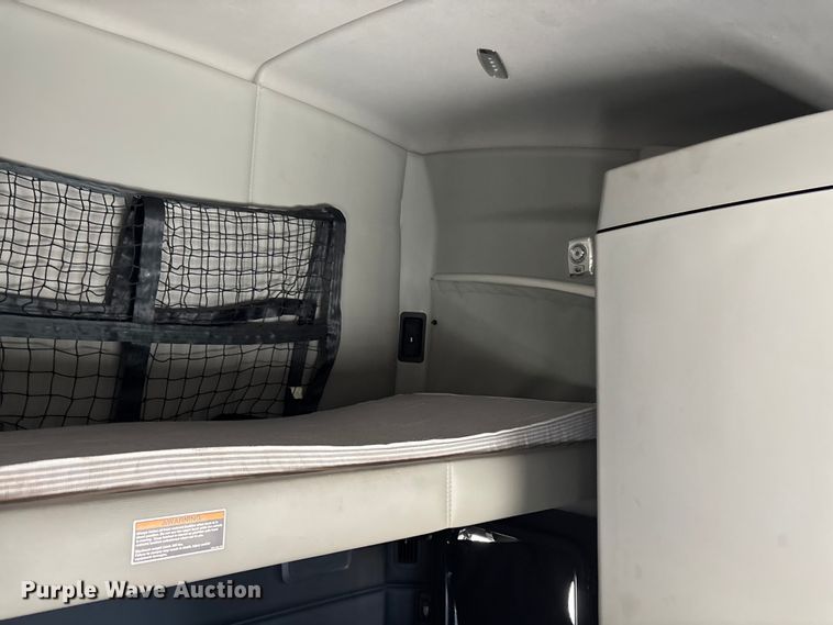 image for item YA1785 2023 Kenworth T680 semi truck