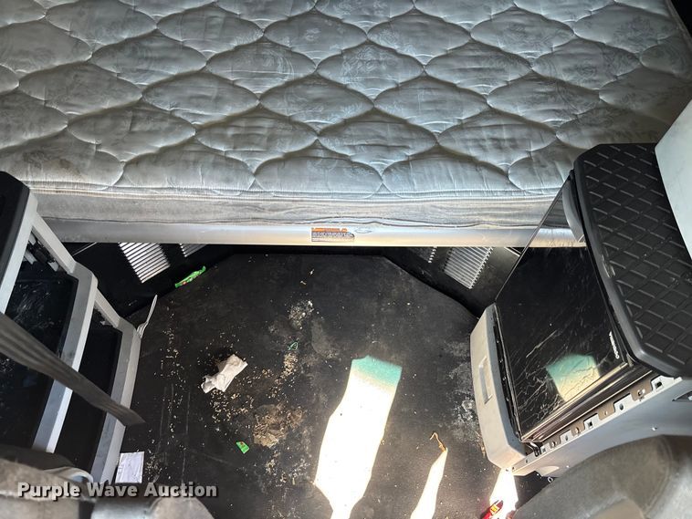 image for item YA1785 2023 Kenworth T680 semi truck