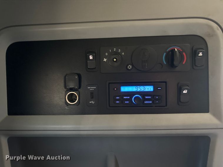 image for item YA1785 2023 Kenworth T680 semi truck