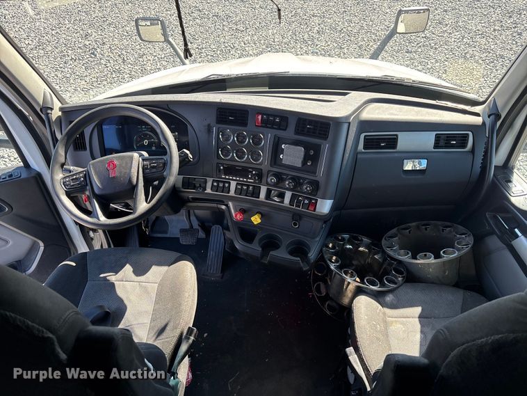 image for item YA1785 2023 Kenworth T680 semi truck