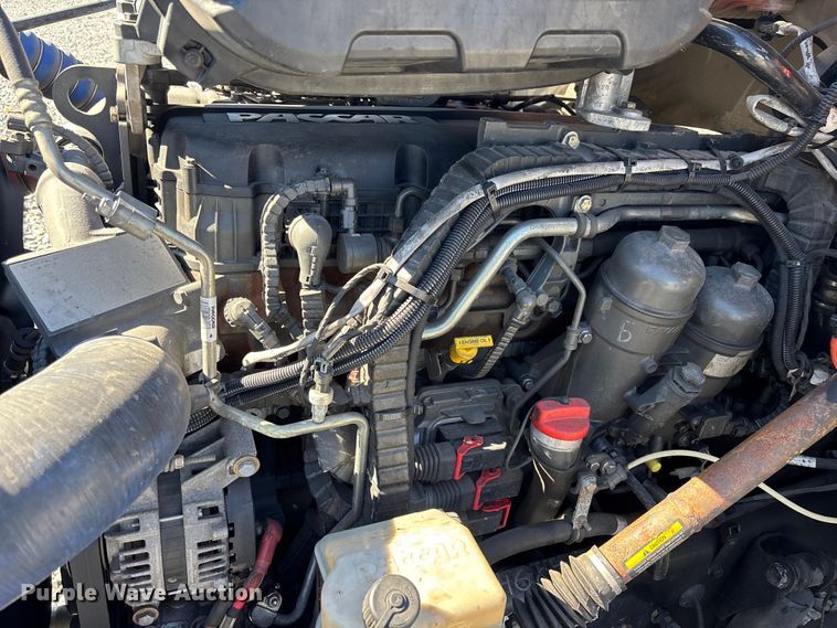 image for item YA1785 2023 Kenworth T680 semi truck