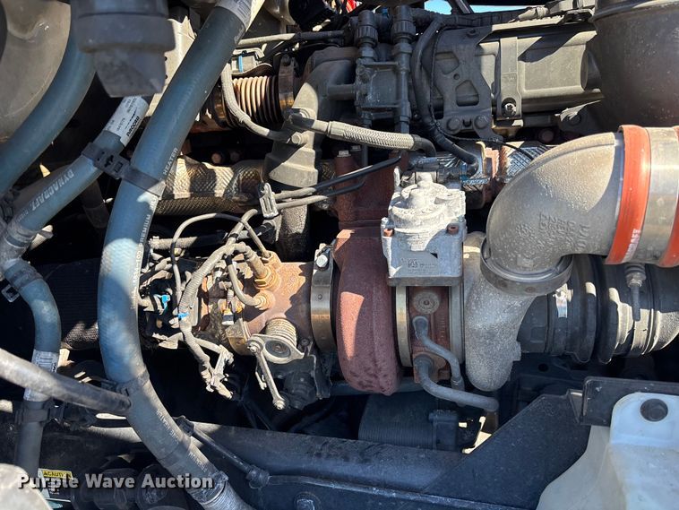 image for item YA1785 2023 Kenworth T680 semi truck